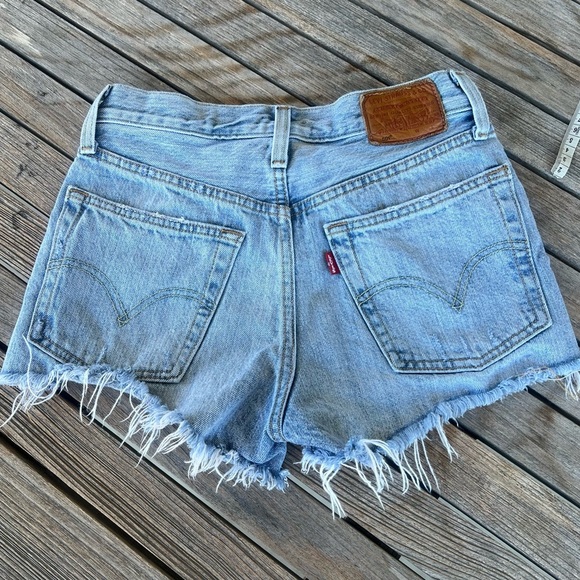 Levi’s 501 Big E Distressed Cutoff Denim Shorts Button Fly 100% Cotton Size 24 - Picture 2 of 12